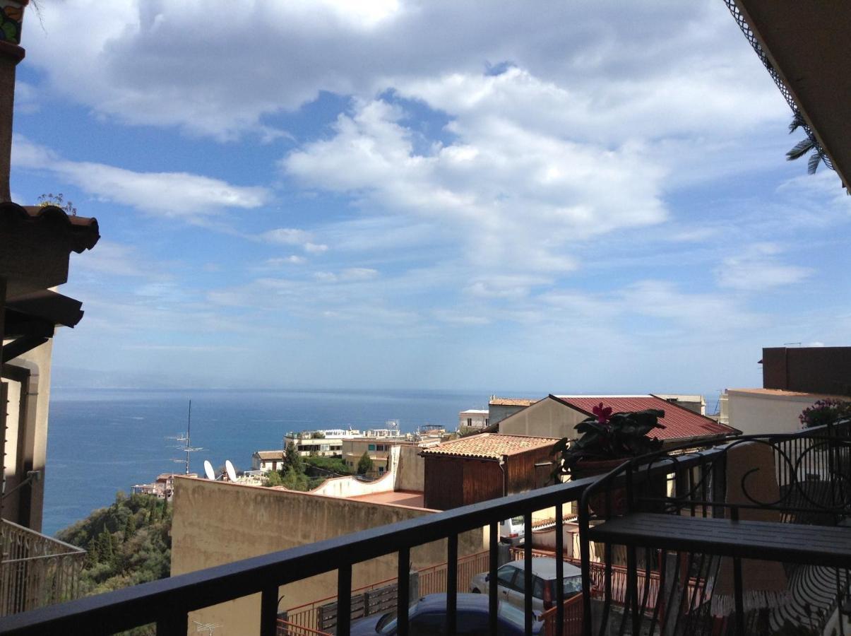 B&B La Casa Gialla Taormina Exterior photo